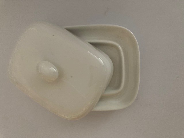 Butterdose klein aus Porzellan Serie Terrine wei