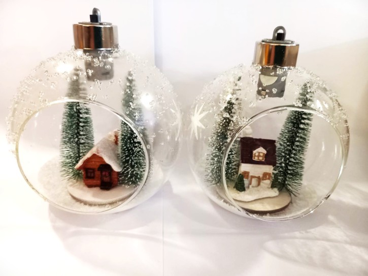 2 Stück im Set Winterkugel Weihnachtskugel Deko-Kugel mit LED-Licht + Timer 10cm aus klarem Glas