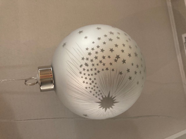 Deko-Kugel hängend 10cm Luxor silber mit  Sternen  LED Weihnachten Dekoration